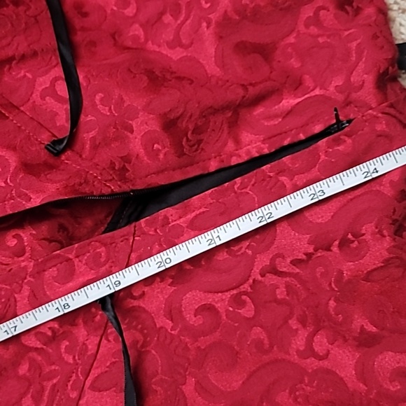 Lipservice gown - Picture 5 of 14